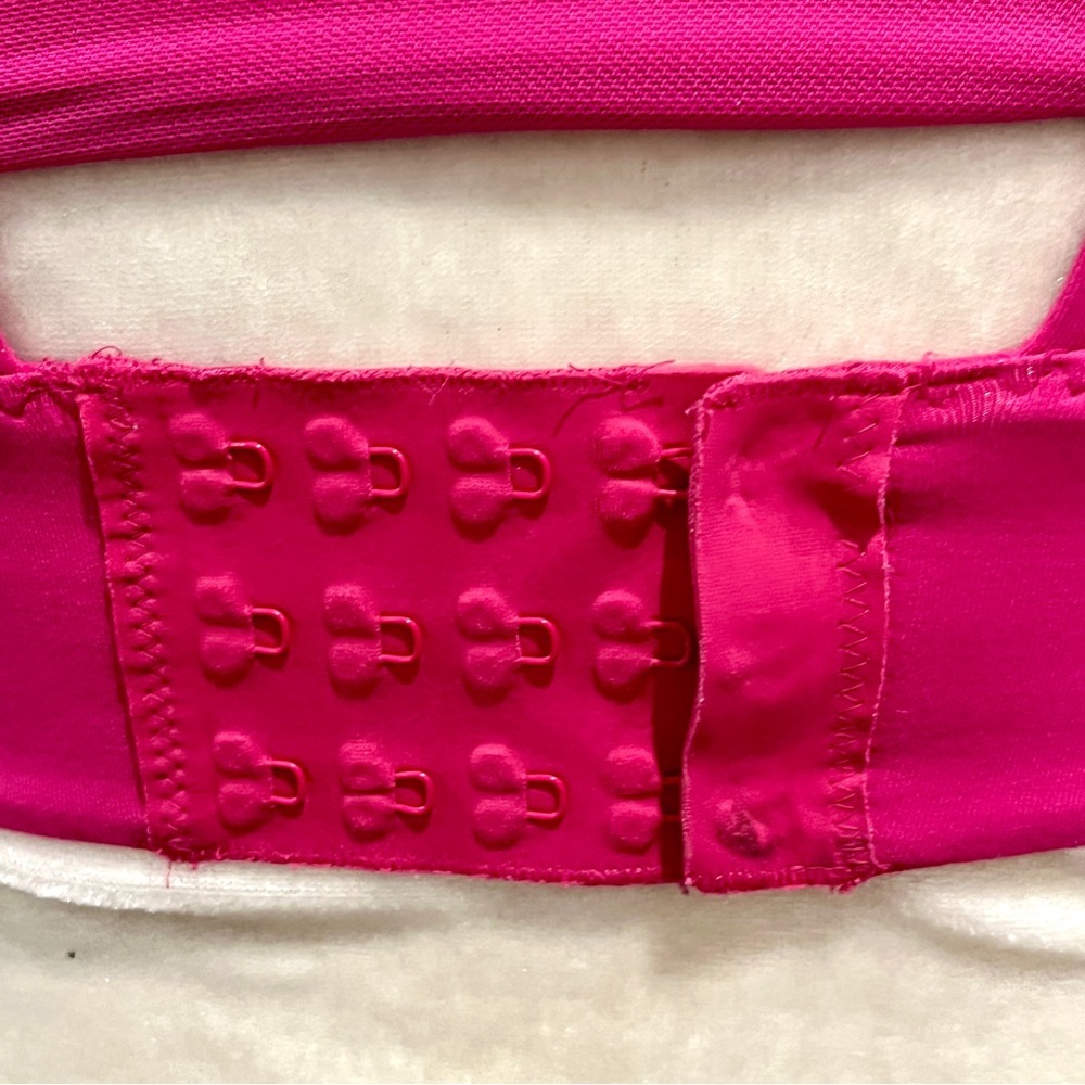 Lululemon Pink Criss-Cross Back Sports Bra - Size 4 - Picture 7 of 8